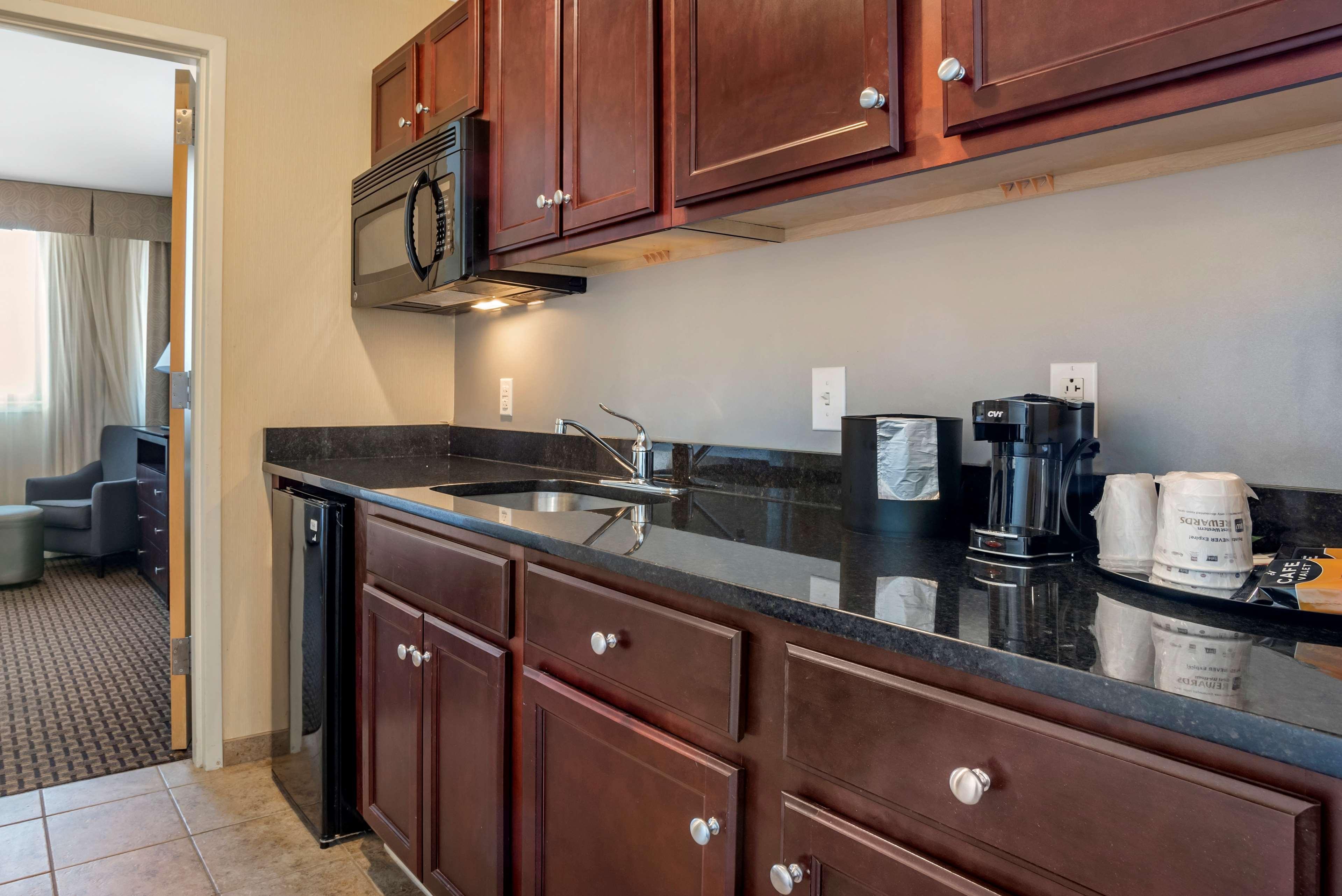 Best Western Plus Philadelphia Airport South - At Widener University Chester Εξωτερικό φωτογραφία